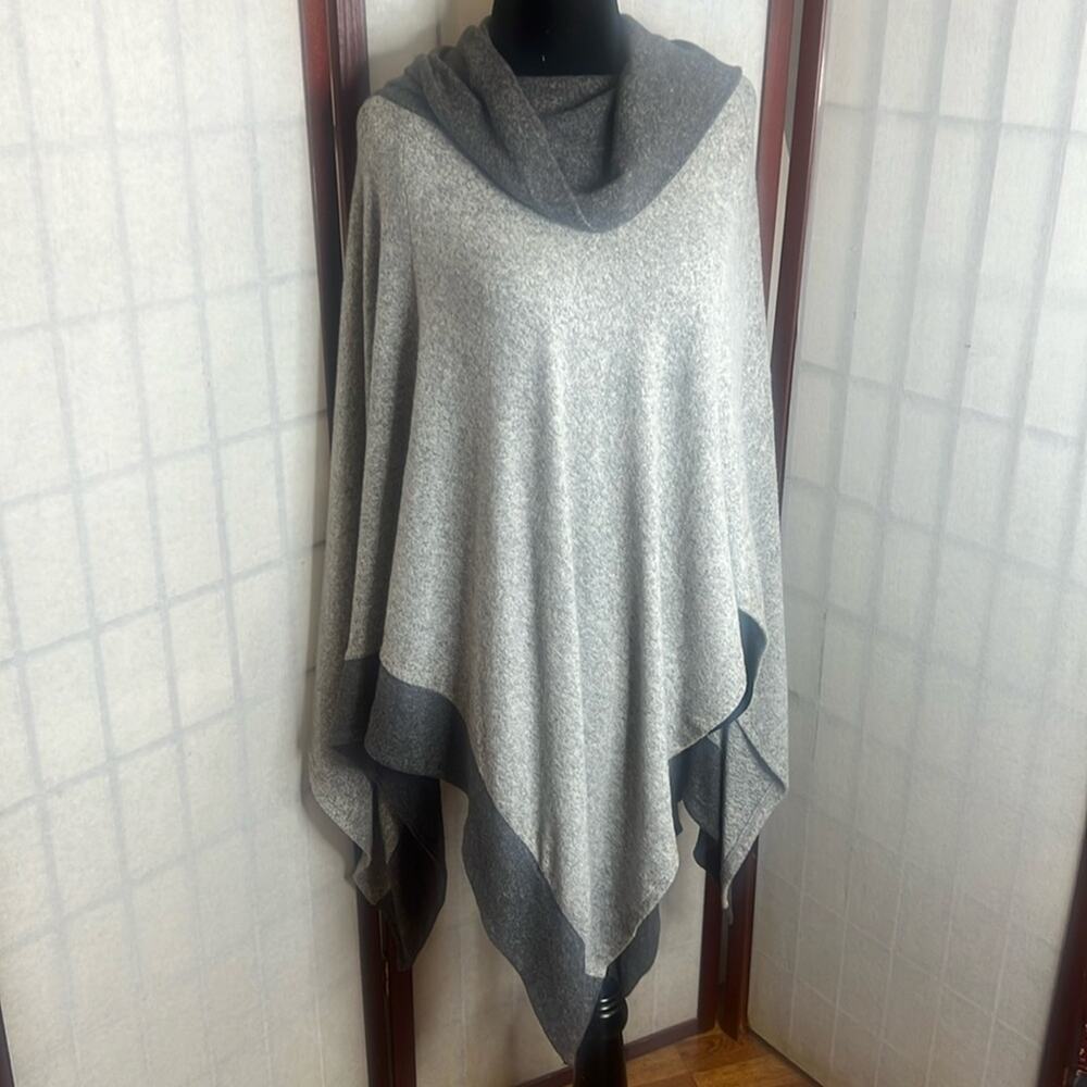 WHITE HOUSE BLACK MARKET NWT GREY SWIT PONCHO SWEATER SIZE S